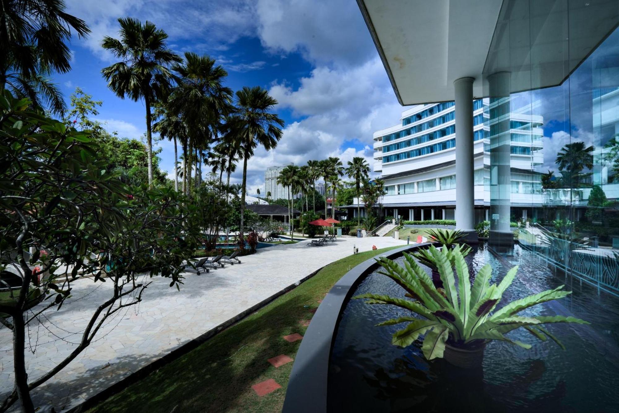 Thistle Johor Bahru Exterior photo The hotel's main entrance